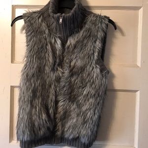 Justice fur vest